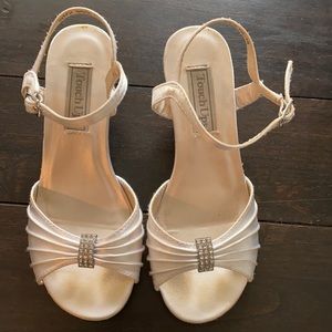 Girls special occasion shoes. Size 1.5